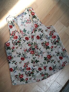 Rose Pattern Sleeveless Chiffon Style Blouse